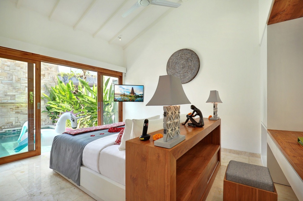 Отель The Jimbaran Beach Villa by Ini Vie Hospitality в Джимбаране