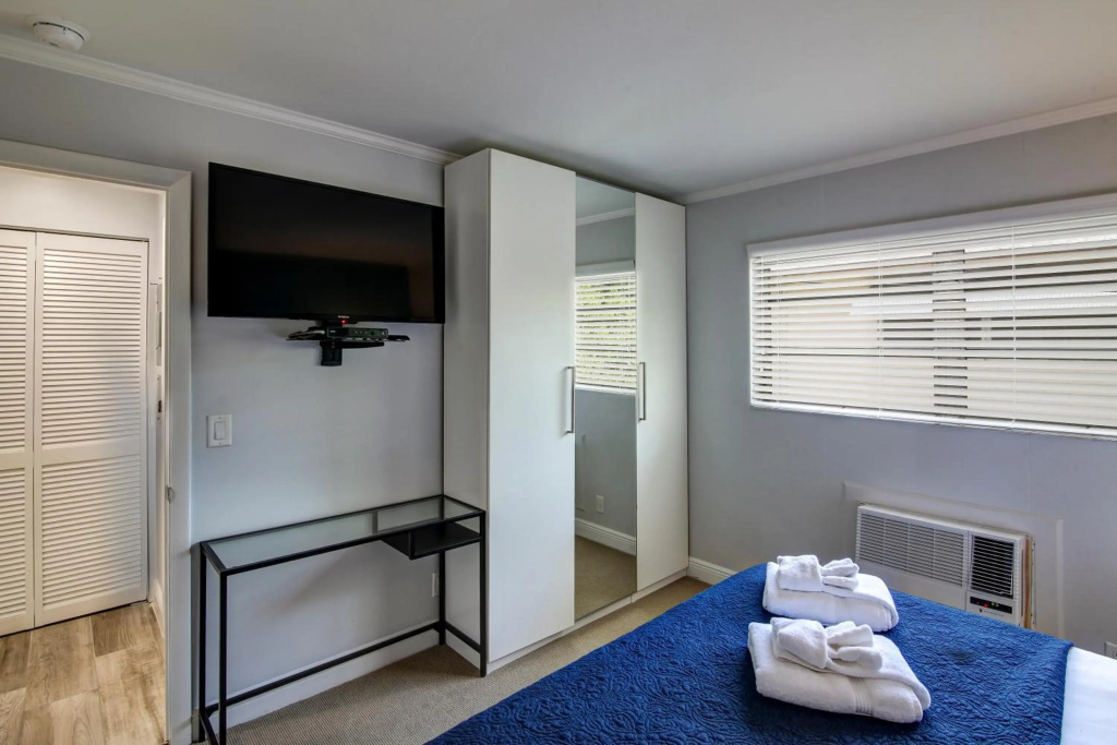 May-Dee Suites — 3