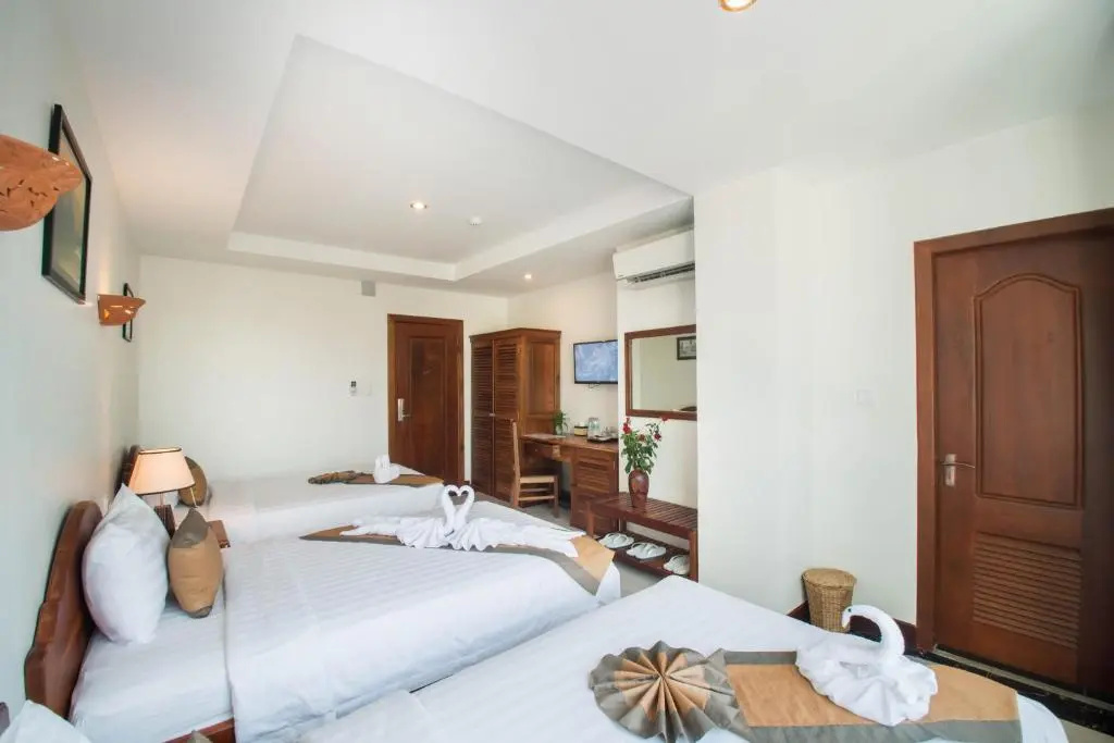 Deluxe Triple room with city view