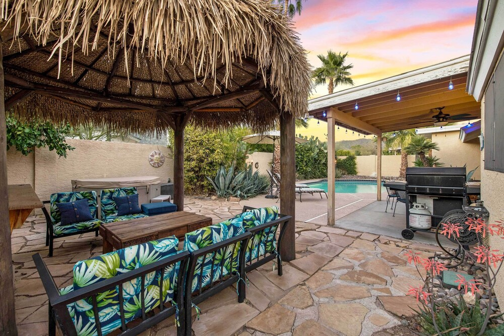 Pool, Hot Tub & Patio: Charming Scottsdale Home!