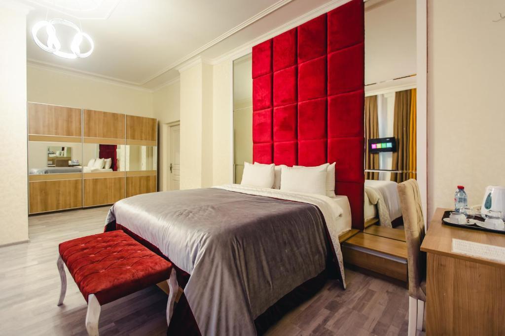 Двухместный номер Deluxe двуспальная кровать в Royal Palace Hotel Baku