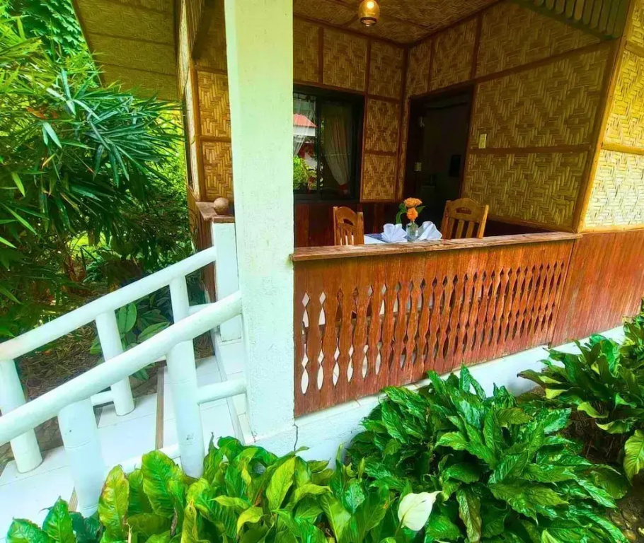 Bungalow with balcony