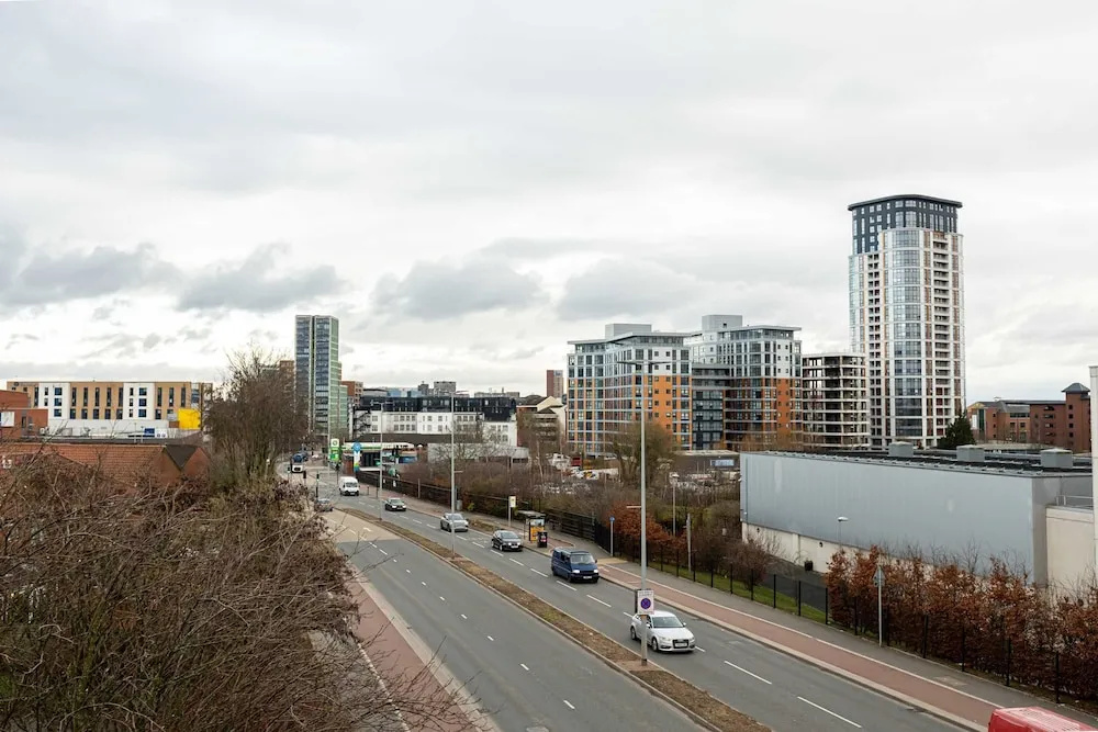 Spacious 2 bed apt Near Media City and Old Trafford