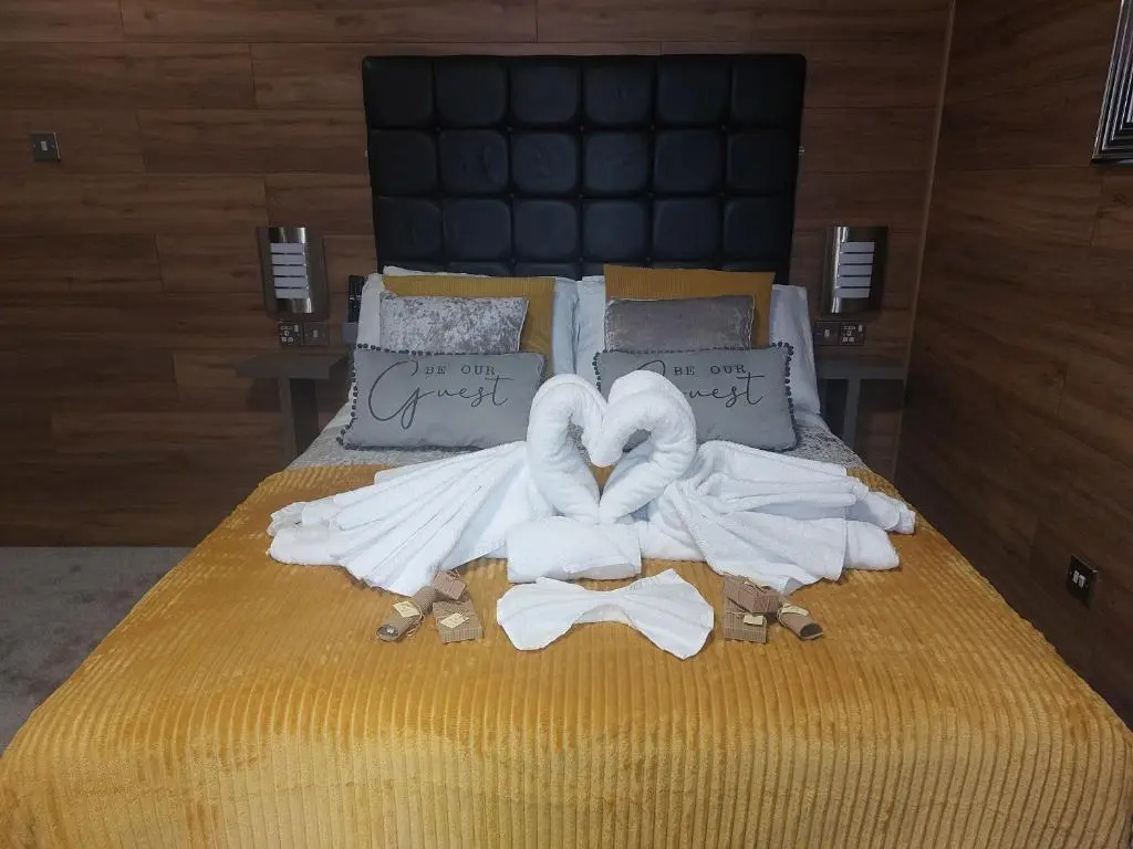 Deluxe Double room (full double bed)
