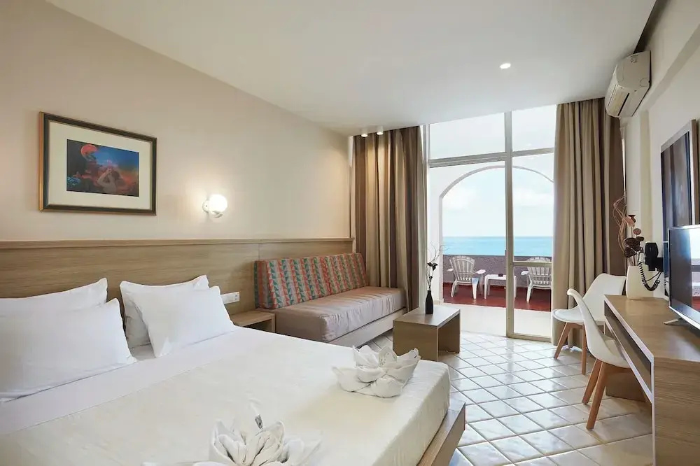 1 Bedroom Superior Triple room with sea view
