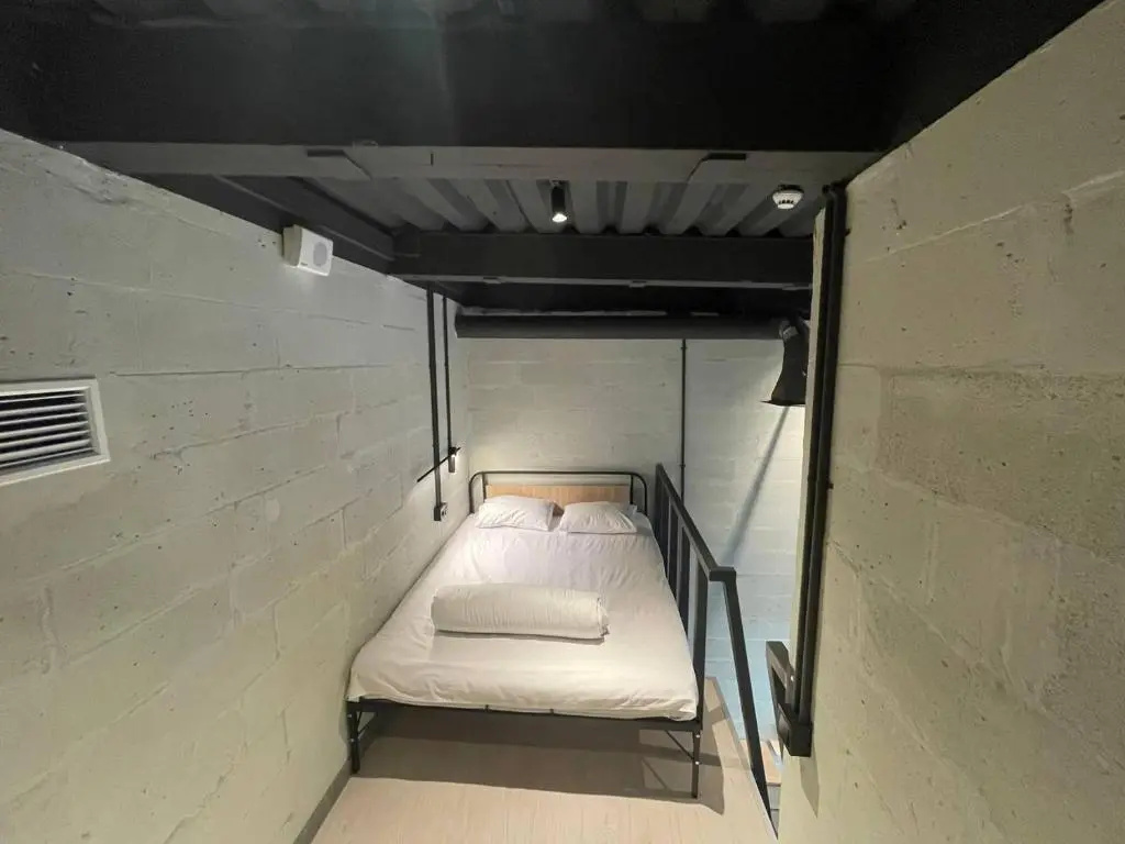 Double room (full double bed)
