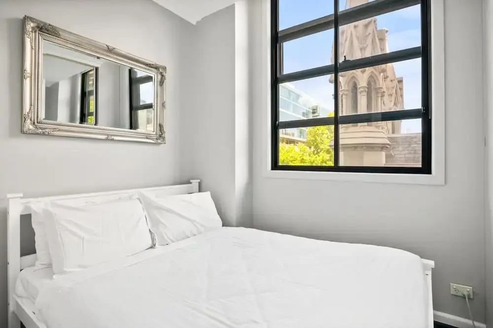 Central 3-bed Apartment in Vibrant Melbourne