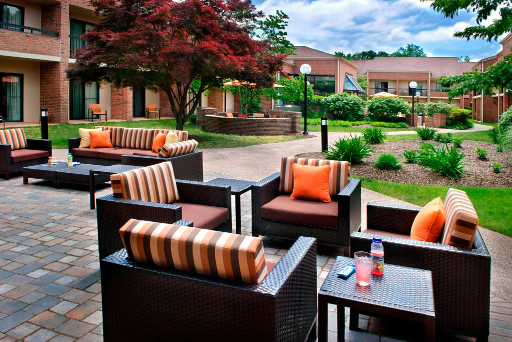 Courtyard By Marriott Hartford/Windsor Airport