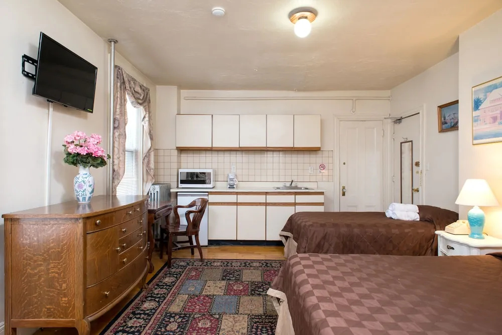 Standard Triple room