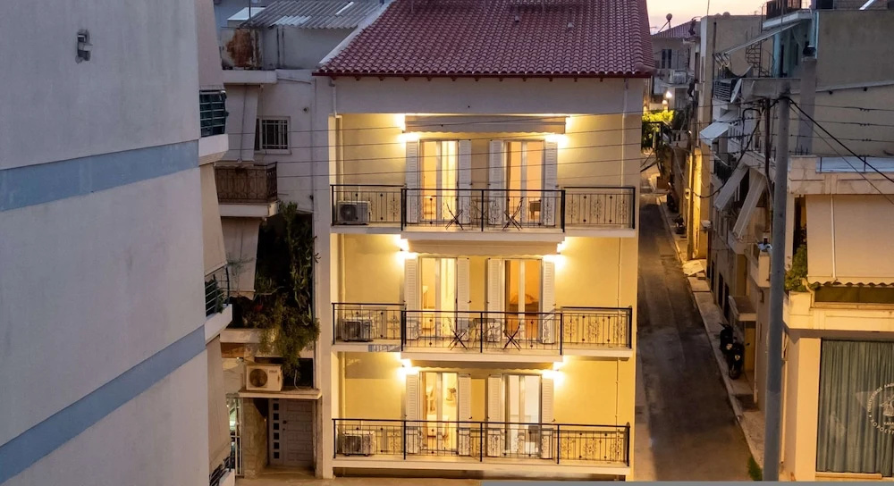 Home Easy Kalamata - Central Stylish Maisonette
