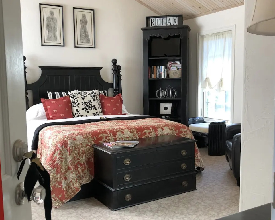 Deluxe Double Suite with garden view (full double bed)