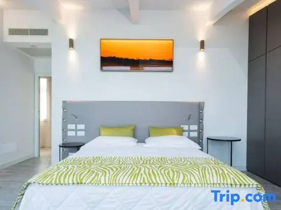 Luxury Double Suite with balcony and with sea view full double bed