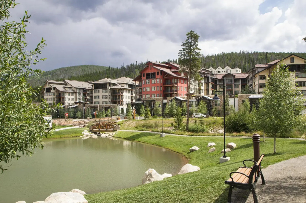 Founders Pointe