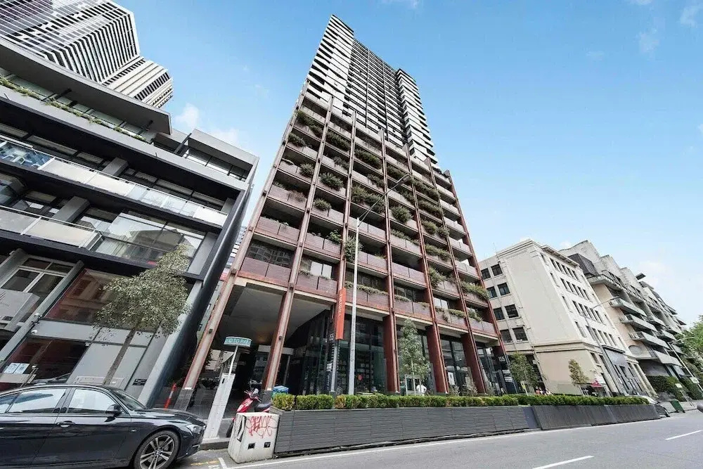 Stylish & Modern 2BR Apt Near Victoria Market