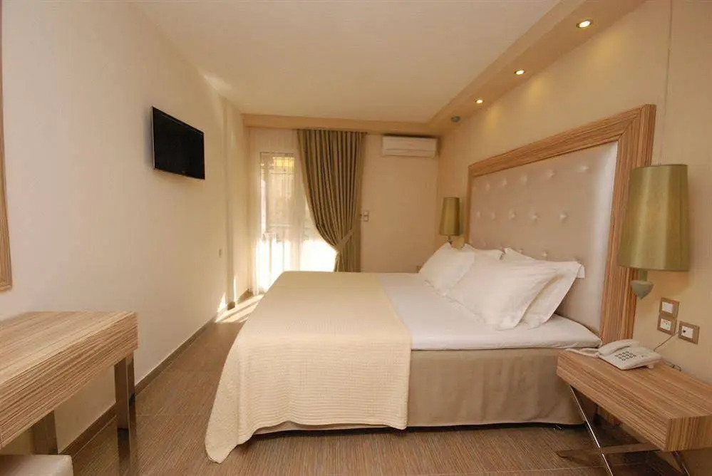 Albatros Hotel by null