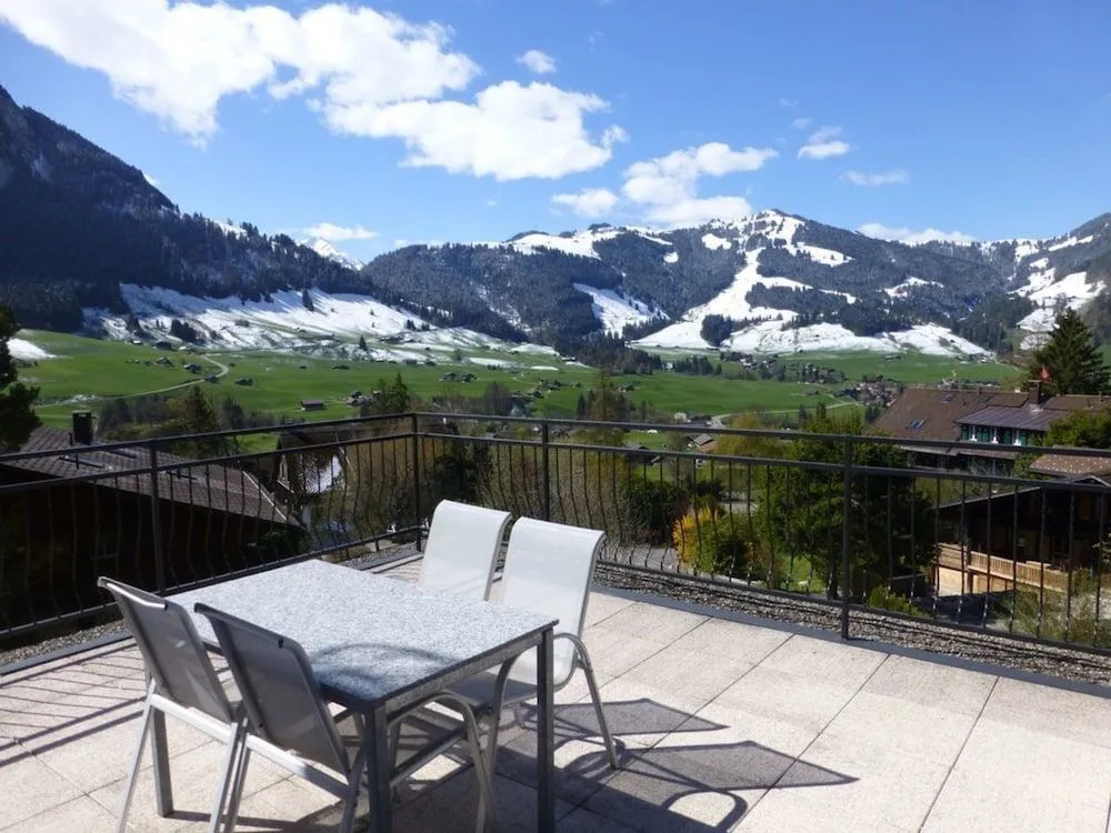 Alpine Apartment With Stunning Views