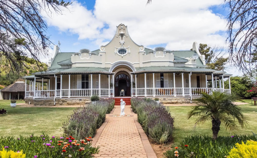 Bakenskraal Ostrich Palace