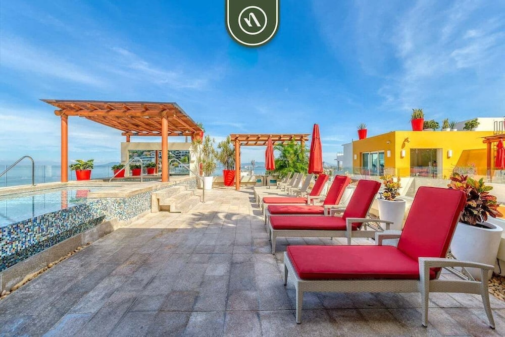 Amazing 1 BR Condo - Rooftop Pool - Bay View