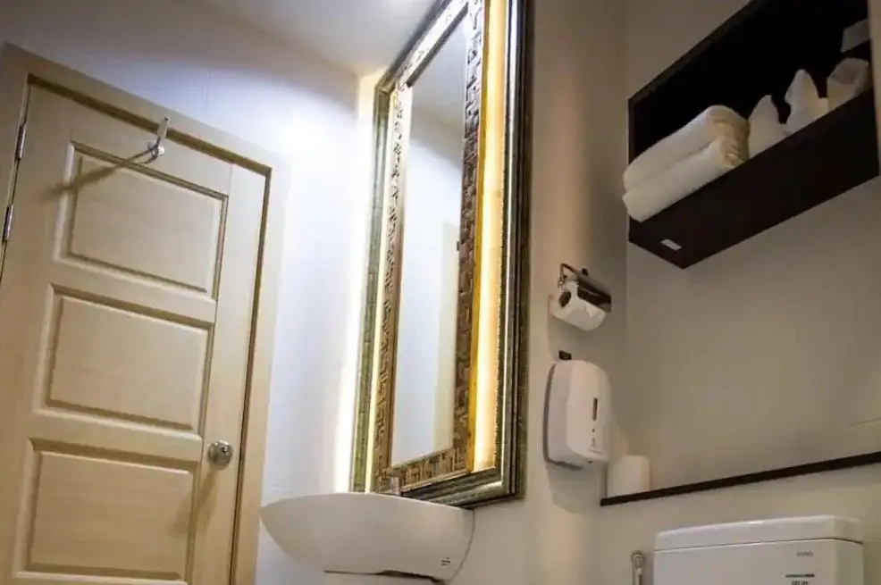 Deluxe Double room (full double bed)