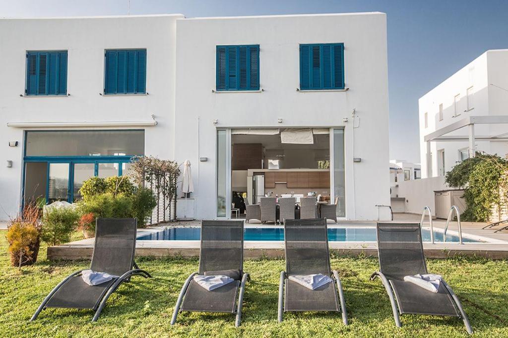 Отель Villa Fig Tree Bay FrontlineLuxury 4BDR Sea-front Protaras Villa with Pool and Amazing views в Протарасе