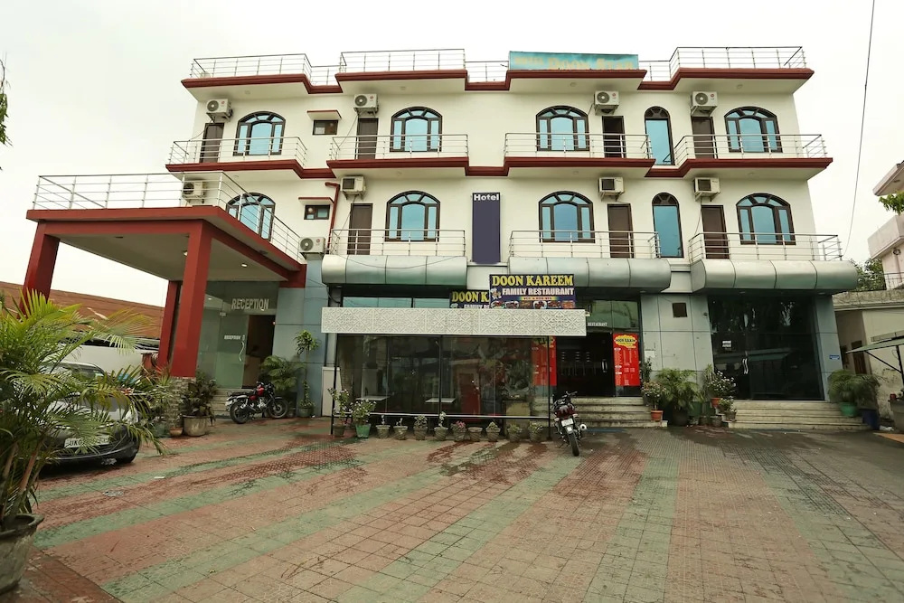 OYO 9905 Hotel Doon Star