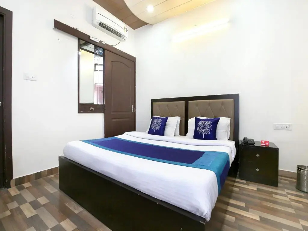 Bharat Lodge by OYO Rooms