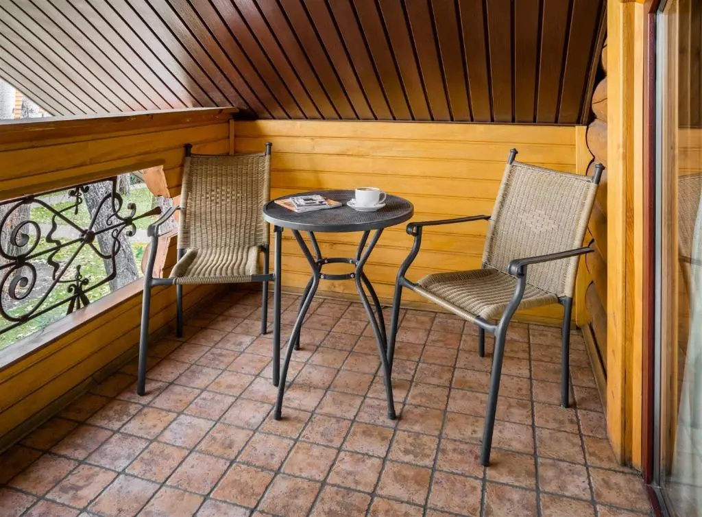 2 Bedrooms Chalet