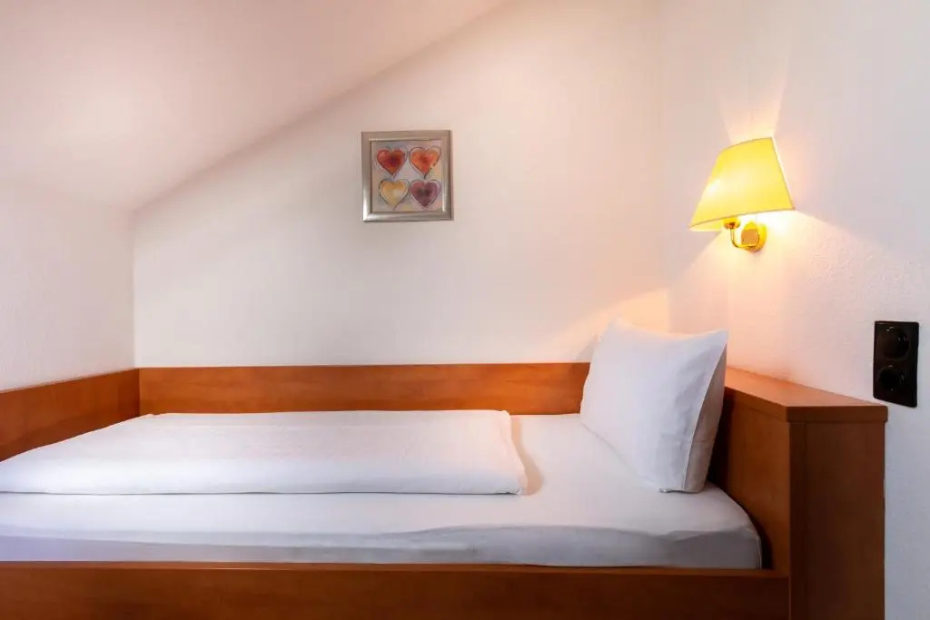 Economy room