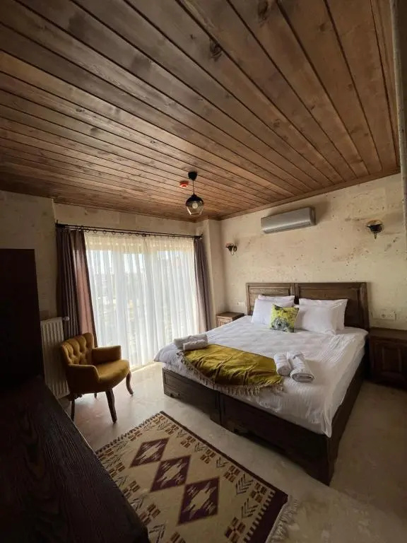 Deluxe Double room (full double bed)