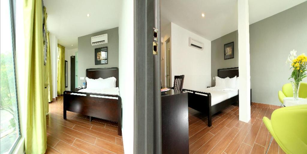 Crossroads Hotel