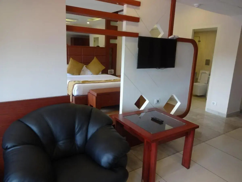 Paramount Tower — фото 6