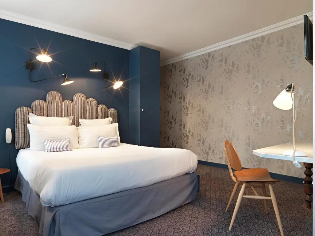 Deluxe Double room (full double bed)
