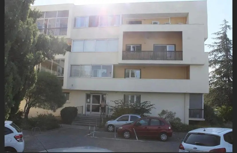 Voir la photo 1 — Agréable Studio, belle terrasse, Parking privé, 2 étoiles
