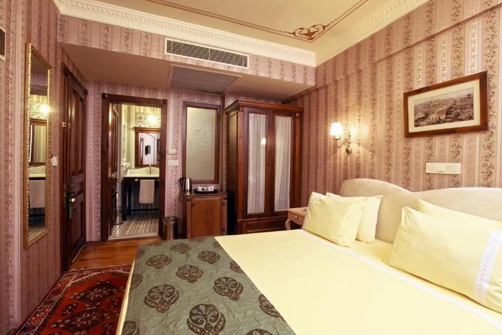 Deluxe Double room (full double bed)