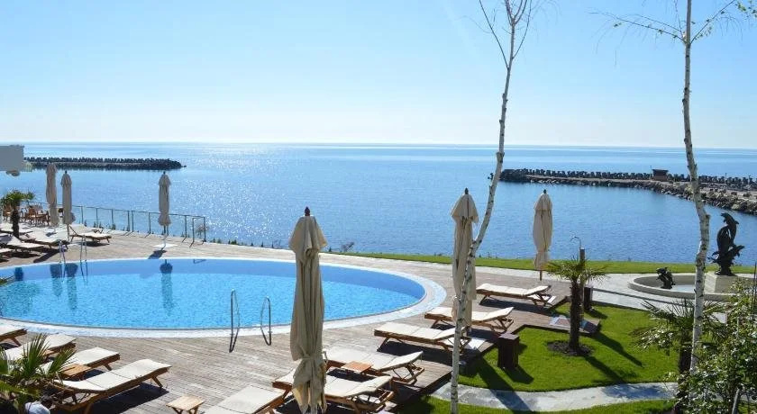 Beach & Waterfront