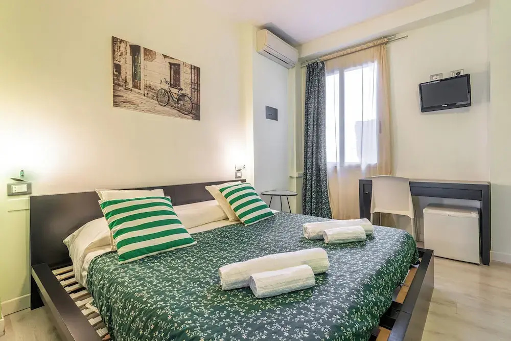 Classic Double room (full double bed)