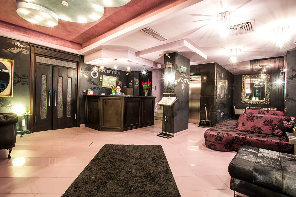 Lobby & Reception