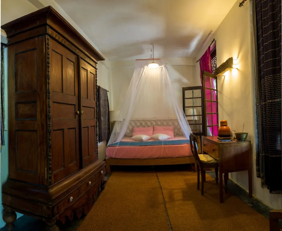 Classic Double room (full double bed)