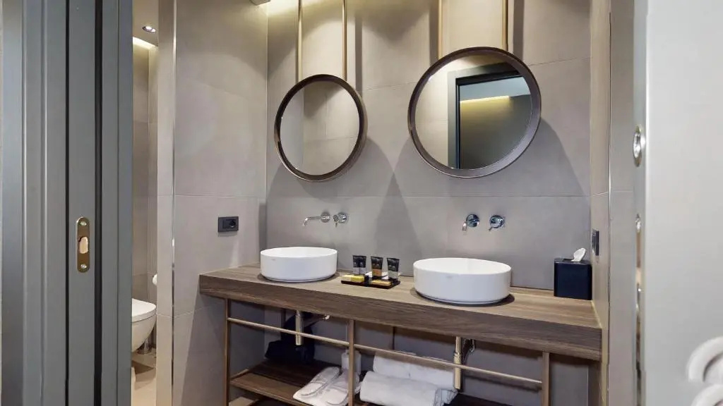 Executive Double room (full double bed)