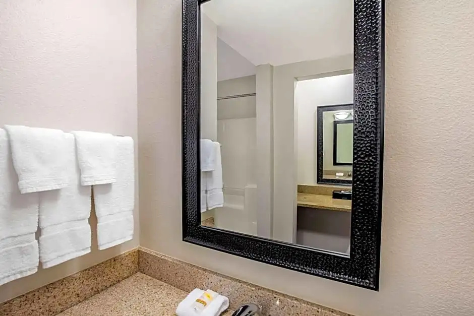 La Quinta Inn & Suites by Wyndham Houston Baytown East - Chambres