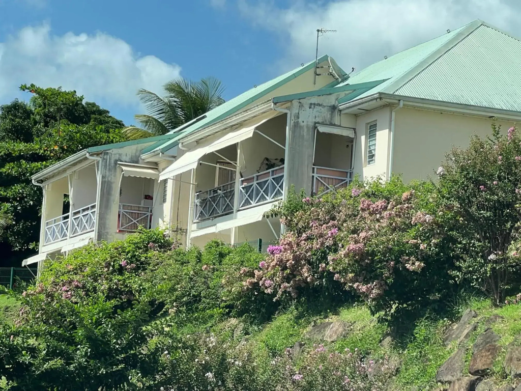 Zabana Lodge, dans un jardin tropical avec piscine