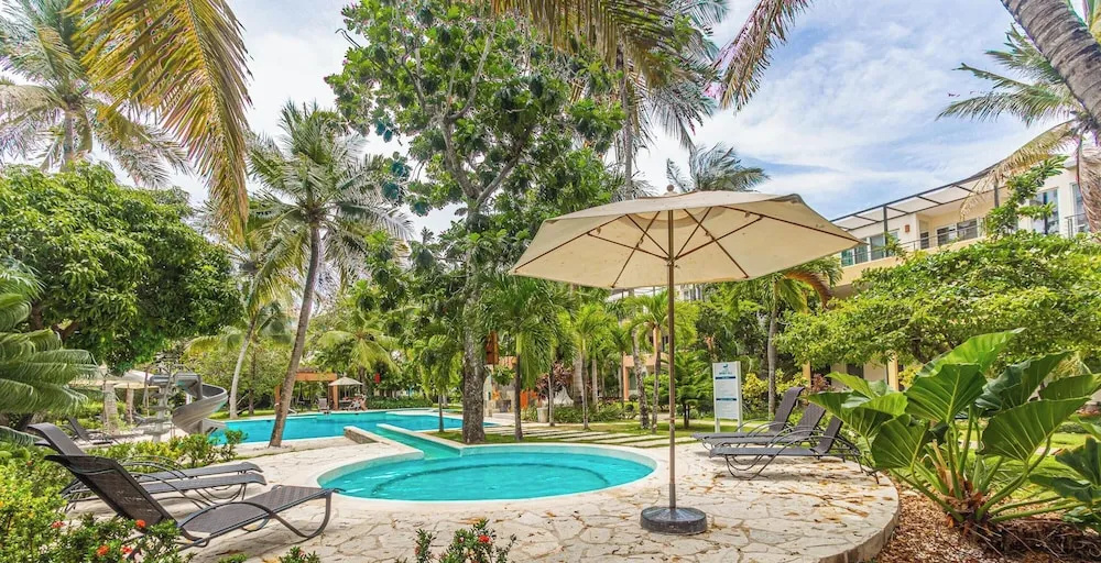 Infiniti Blu Family Suite With Private Beach!