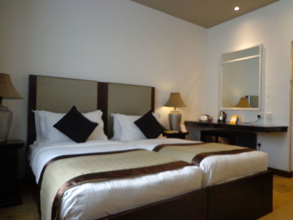 Earl's Regent Hotel