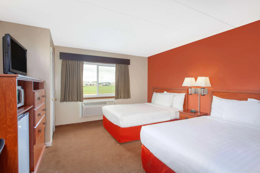AmericInn by Wyndham Willmar — 5