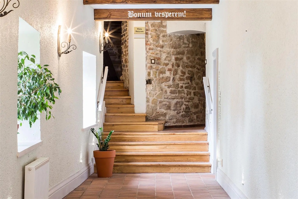 Lobby & Reception