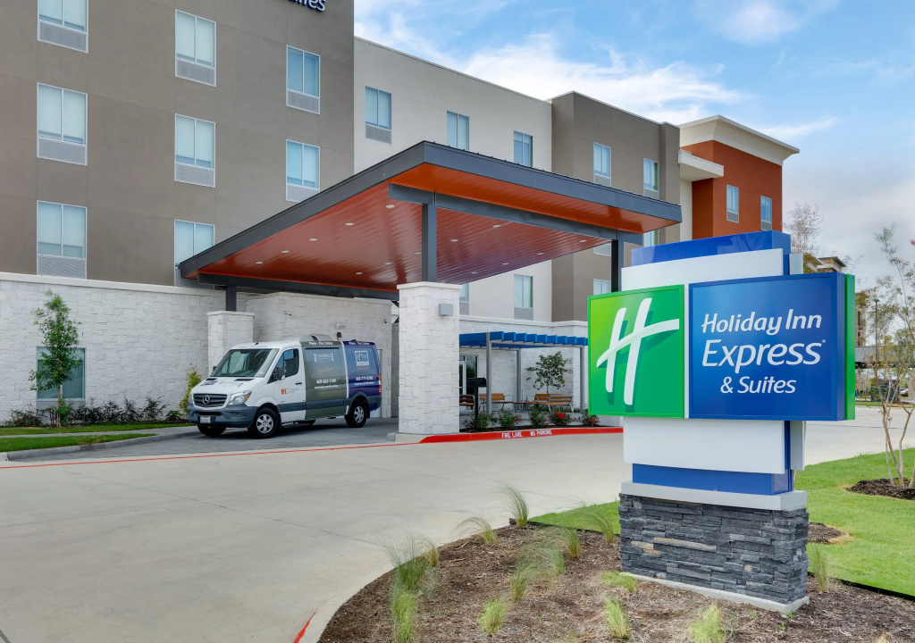 Holiday Inn Express & Suites Plano - The Colony by IHG