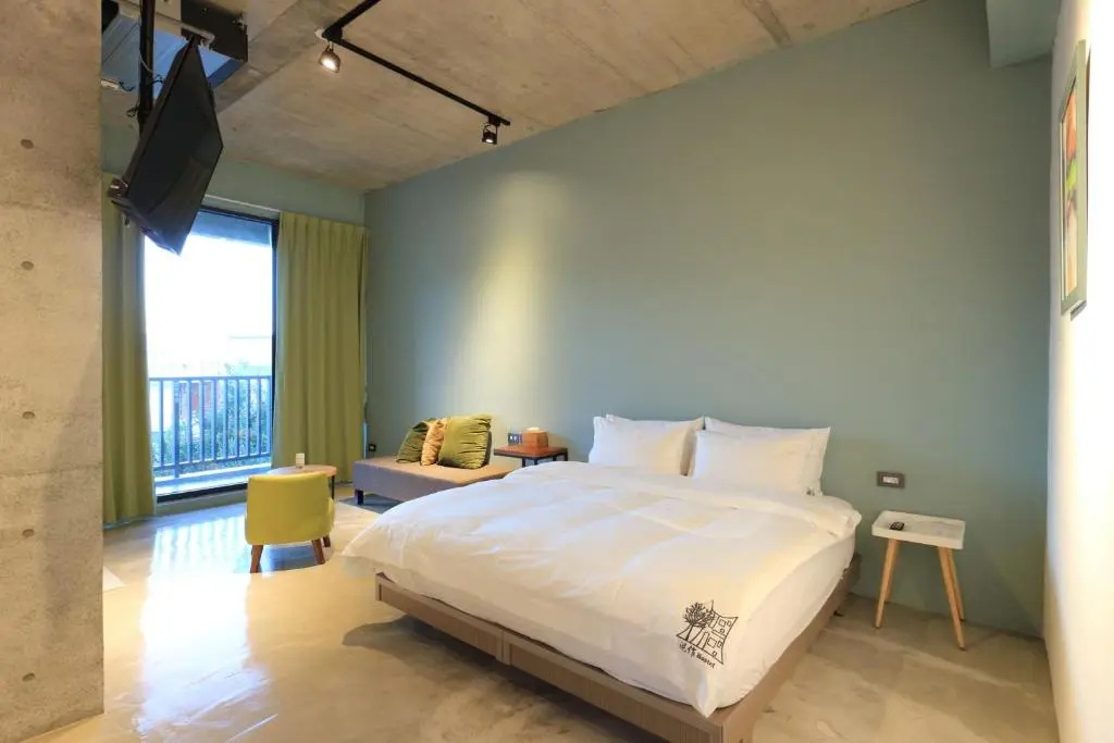 Standard Double room with balcony (full double bed)
