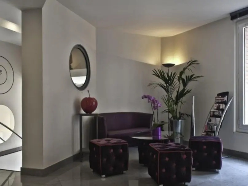 Lobby & Reception