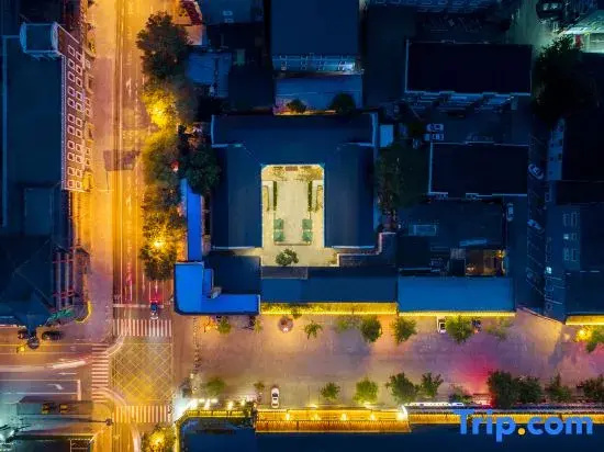 Fond Memories Hotel (Centre Street and Mukden Palace Shenyang City)