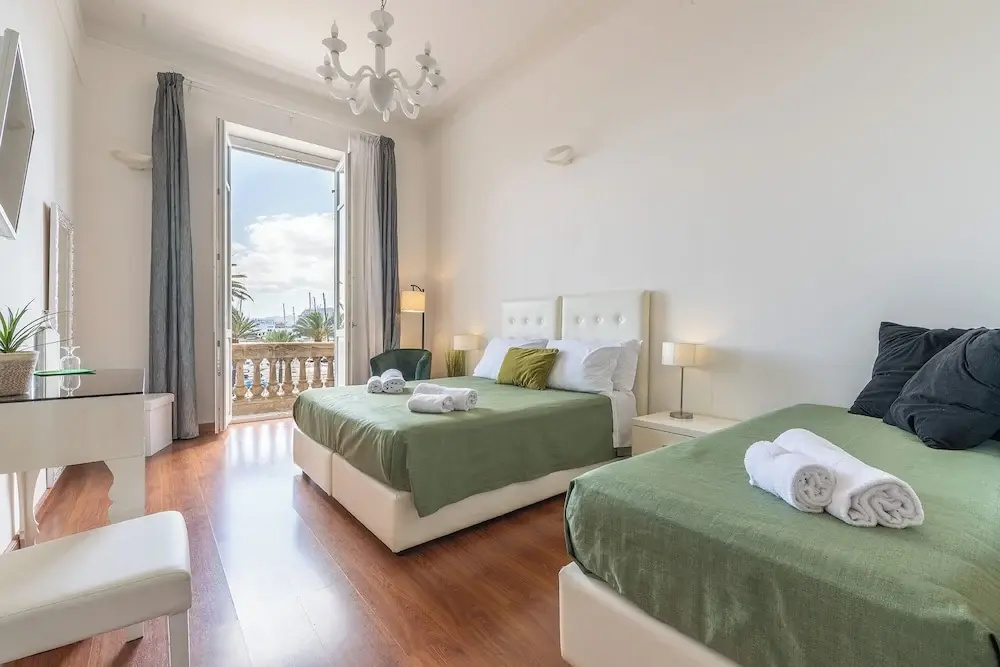 Deluxe Triple room with balcony and with sea view